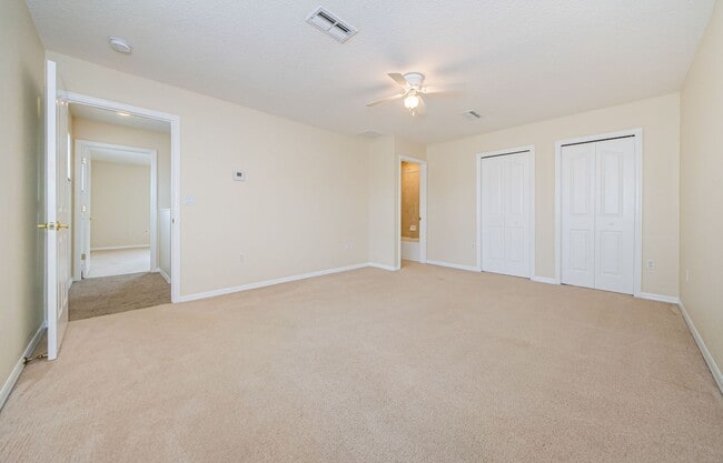 Building Photo - Beautiful 4 bedroom 3 bath townhome