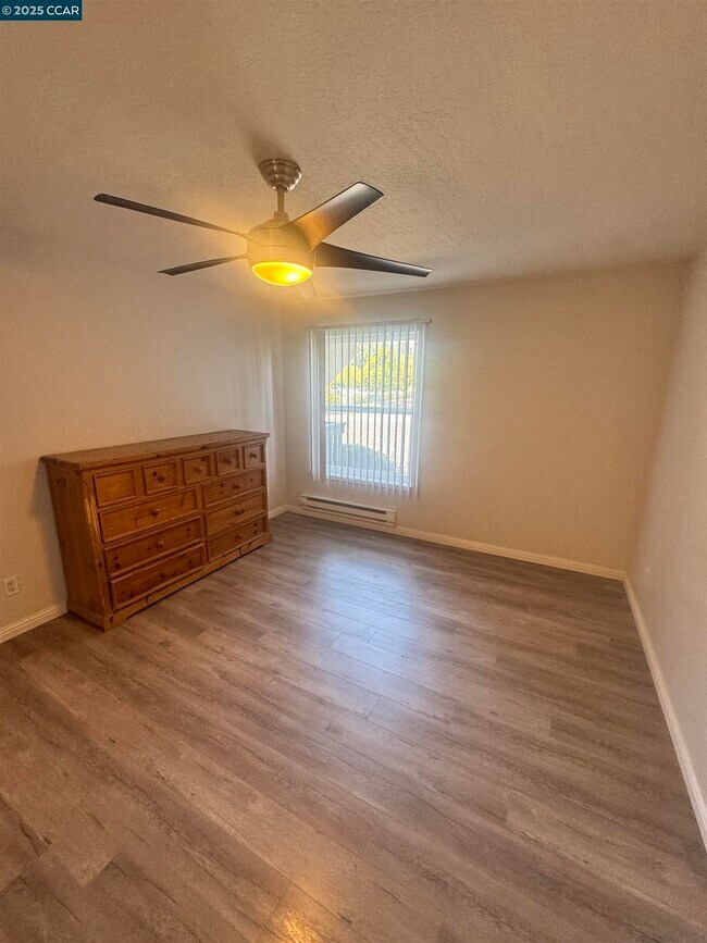 Building Photo - 1085 Murrieta Blvd