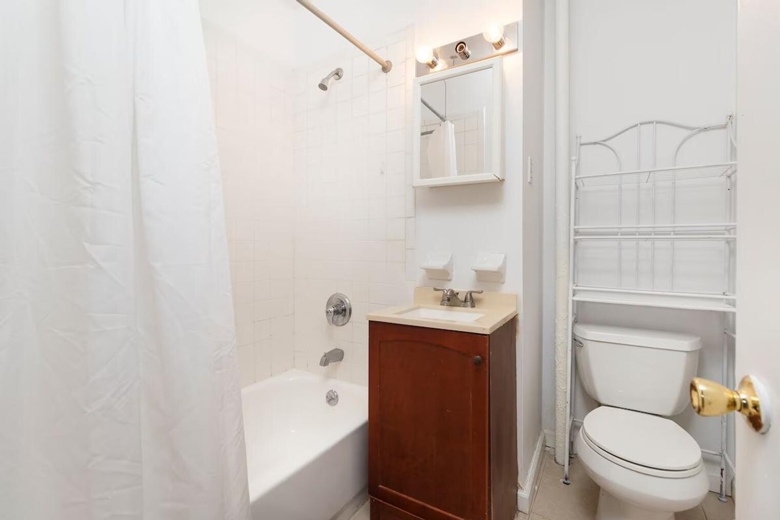 Building Photo - 131 E 94th St