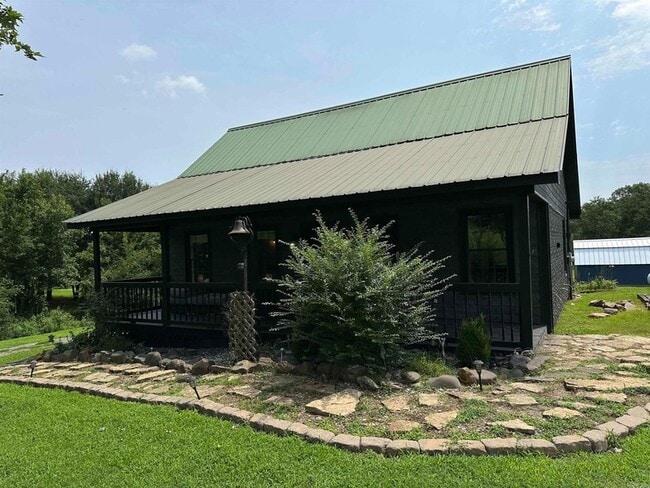 Building Photo - 896 Vaughn Rd