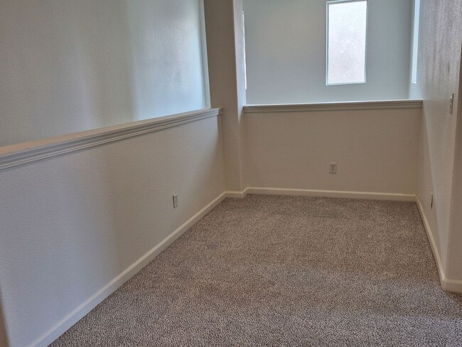 Building Photo - Beautiful 3 bedroom 2.5 bath in Folsom