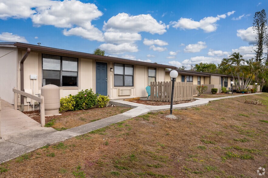 Heronwood Apartments 13809 Heronwood Ln Fort Myers FL 33919