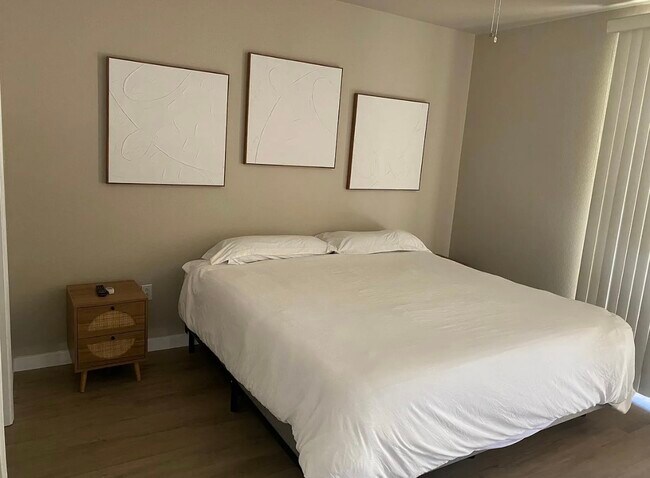 Building Photo - 4925 E Desert Cove Ave