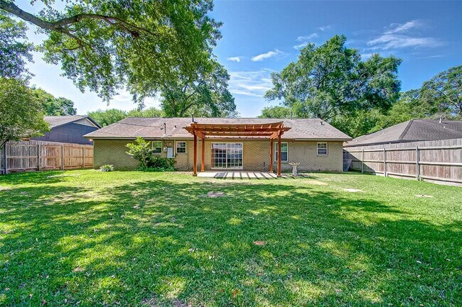 Building Photo - 9638 Meadowglen Ln