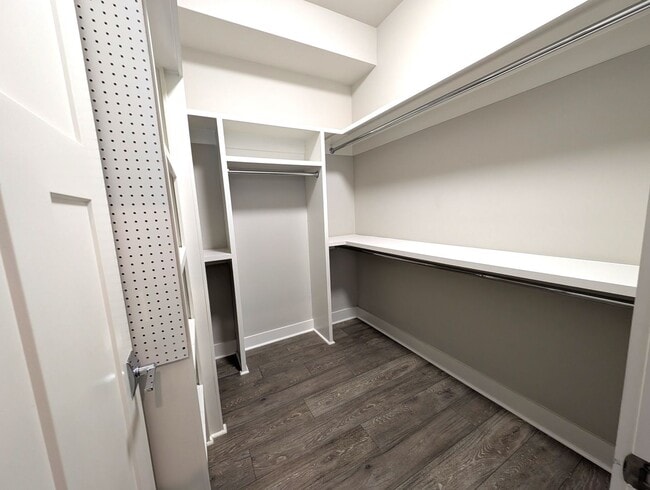 Building Photo - Stunning Contemporary 2 story, 4 bedroom, 3 full bath home is Located in the Merry Oaks Community!