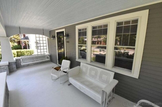 Building Photo - 445 Oakland Park Ave