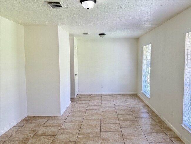Building Photo - 10715 Sagewillow Ln
