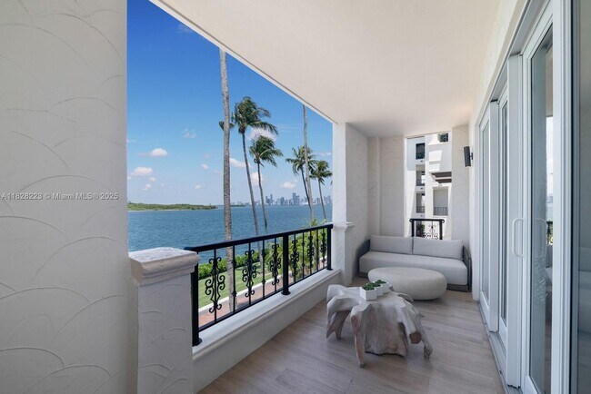 Building Photo - 2424 Fisher Island Dr