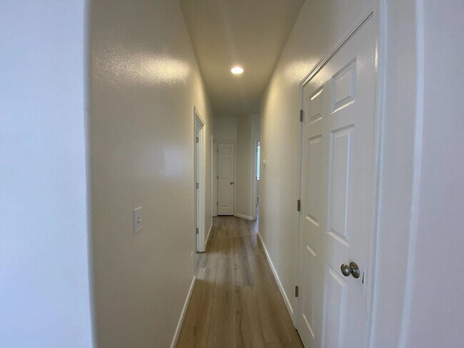 Building Photo - 660 Callahan Dr