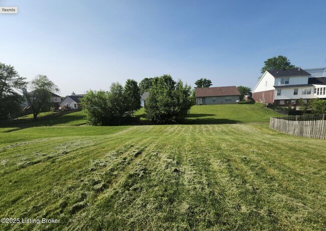 Building Photo - 7223 Meadow Ridge Dr