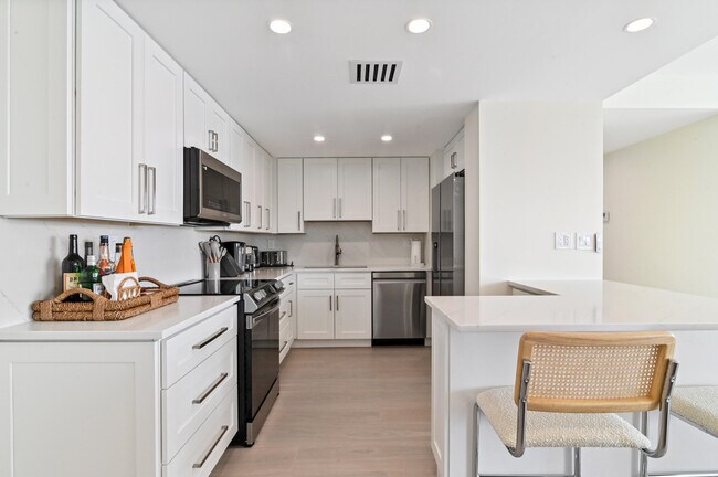 Building Photo - 2600 N Flagler Dr