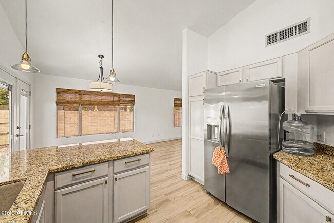 Building Photo - 3905 E Rockwood Dr