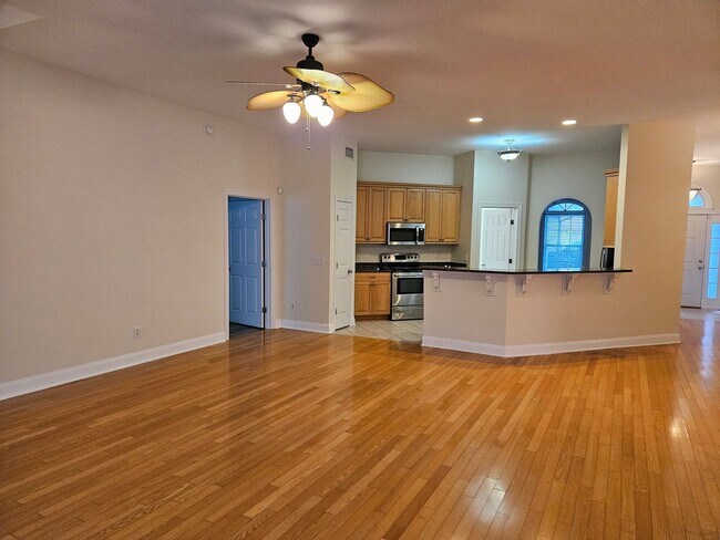 Building Photo - Beautiful 3 Bedroom 2 bath Home in Hampste...