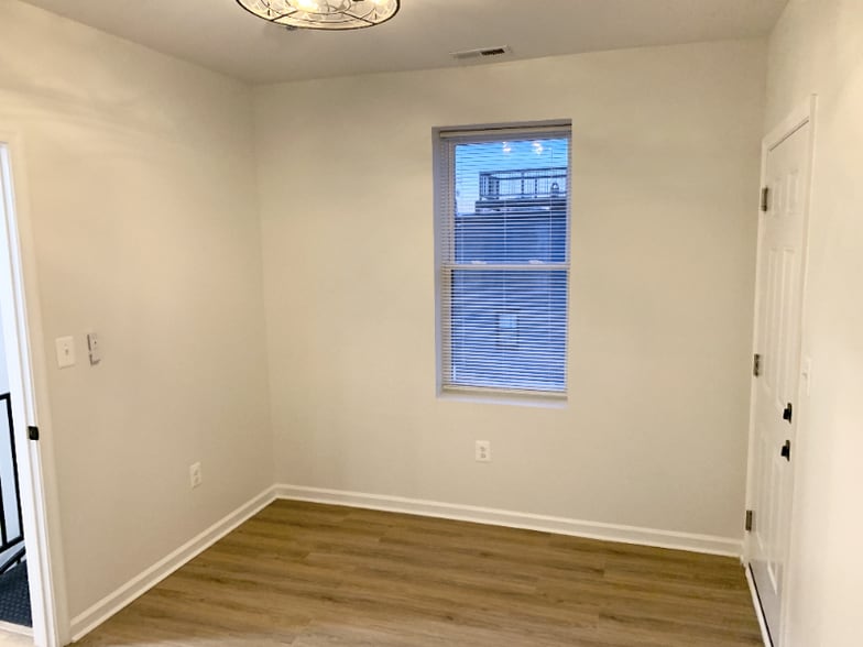 Building Photo - 1600 S Charles St