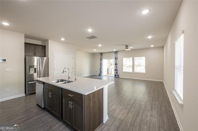 Building Photo - 345 Timberland Ave