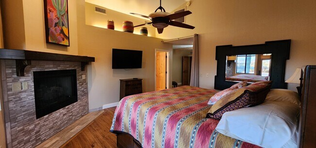 Building Photo - 1710 W Camino Dr