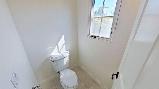 Building Photo - Spacious 2-bedroom/2.5-bathroom Townhouse- In the heart of the Funk Zone