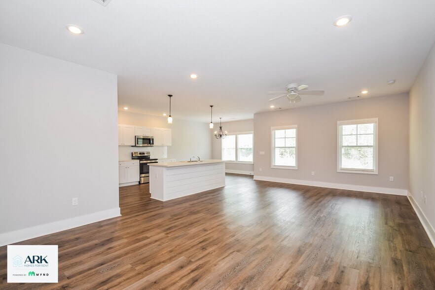 Building Photo - 1003 Autumns Wood Cir E
