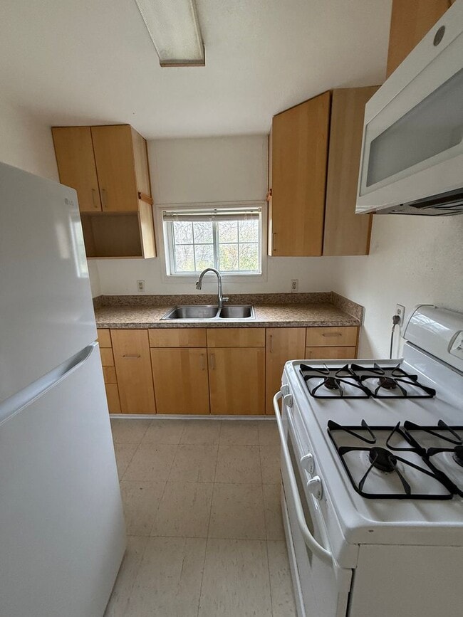 Building Photo - Rare 2/1 w/ Basement in Cherrywood!