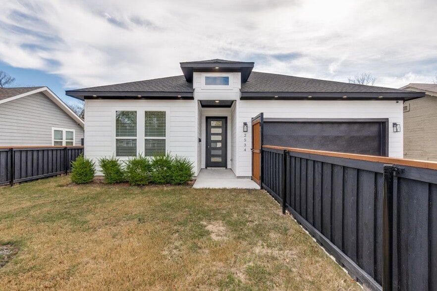 Building Photo - 2534 Southland St