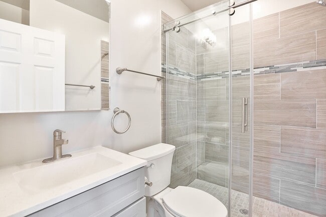 Building Photo - Gorgeous 1Bed/1Bath in Logan Square! Condo Quality! In-Unit Laundry! Central Air!