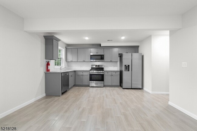 Building Photo - 173 Oakwood Pl