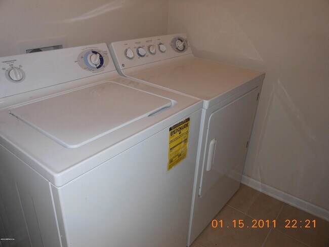 Building Photo - 258 Porta Rosa Circle