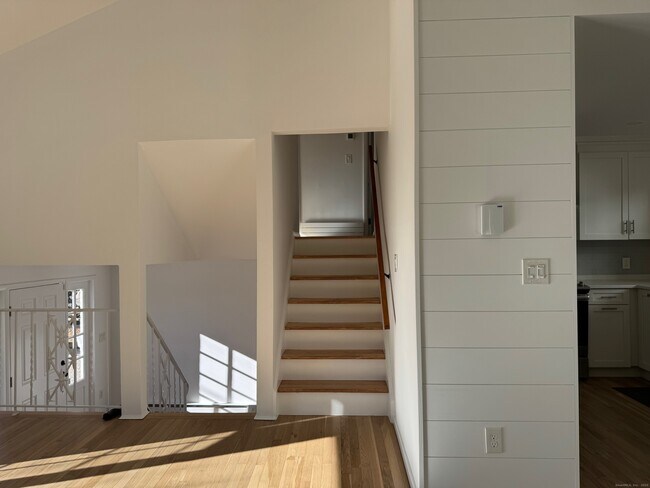 Building Photo - 15 Sunwich Rd