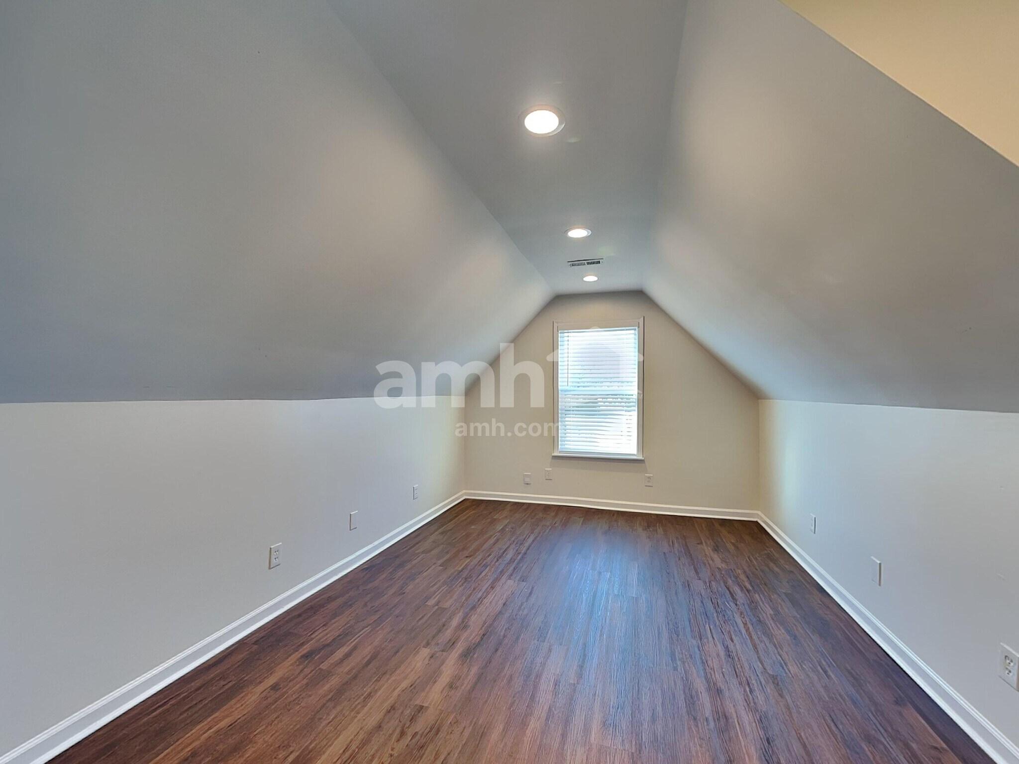 Building Photo - 651 Crescent Rd