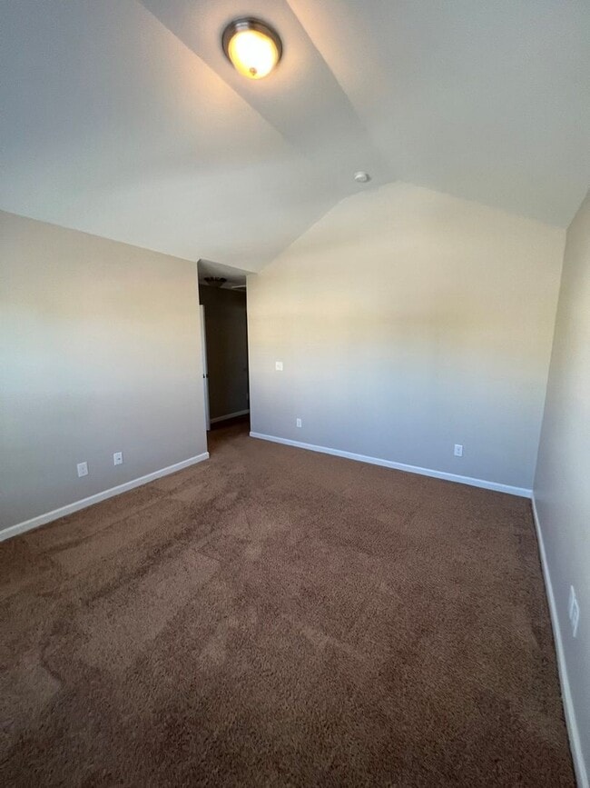 Building Photo - Upscale 3BR 2.5BA Townhome in Blackman!