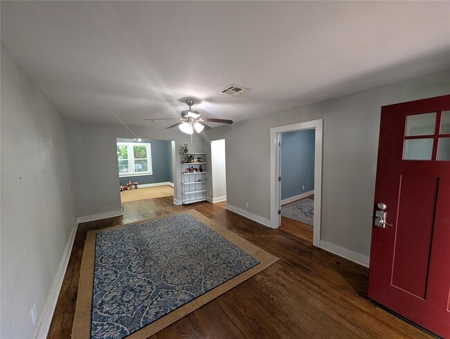 Building Photo - 101 Maple Ln