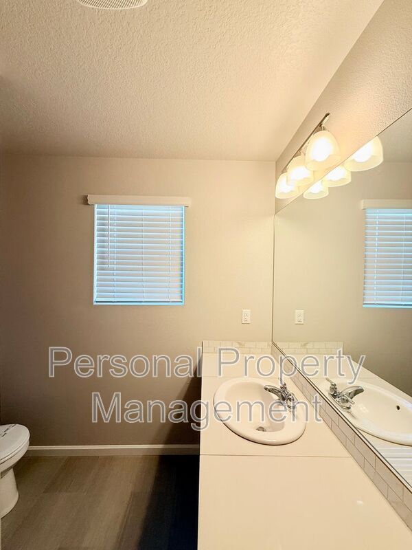 Building Photo - 2727 S White Salmon Dr