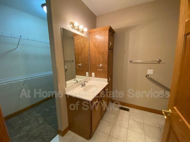 Building Photo - 5591 N 17th St