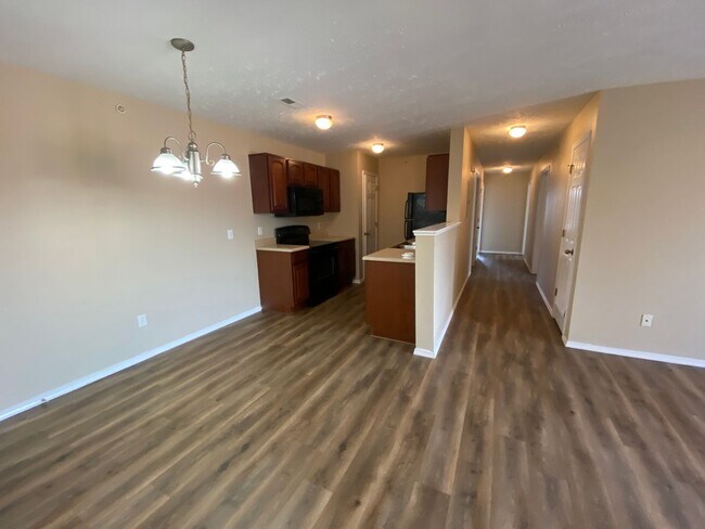 Building Photo - 1040 S Clifton Ave