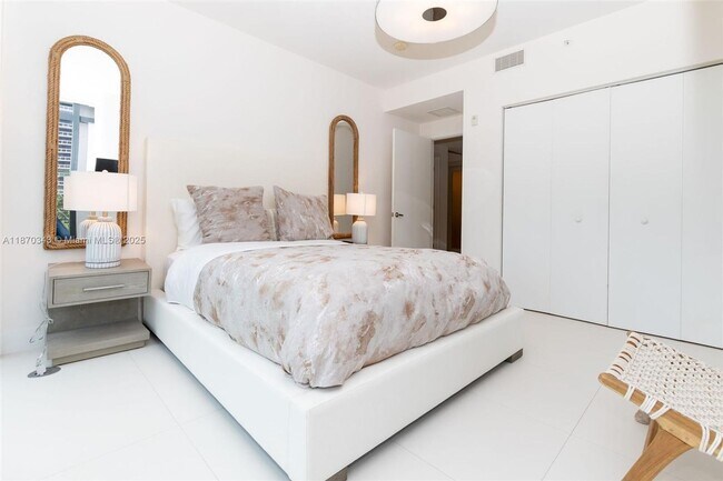 Building Photo - 2101 S Surf Rd