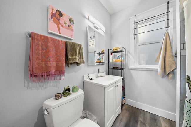 Building Photo - 3008 W Cullom Ave