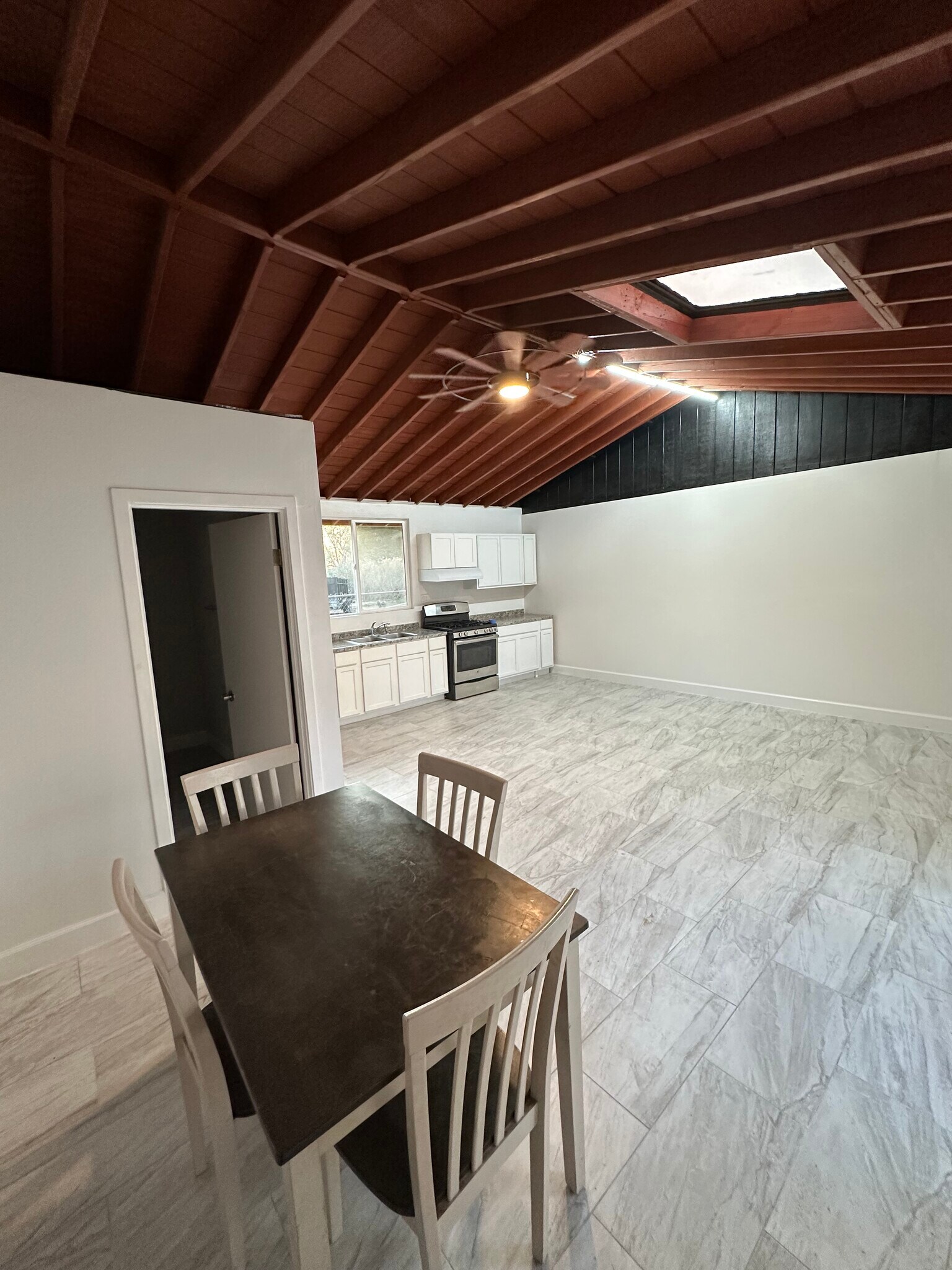 Building Photo - 4025 W Avenue L4