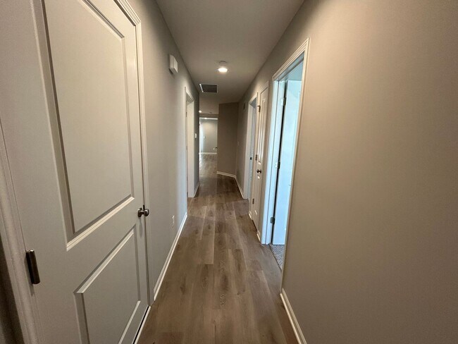 Building Photo - 620-622 Fall Meadow