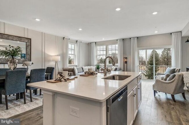 Building Photo - 1107 Meadowlark Dr