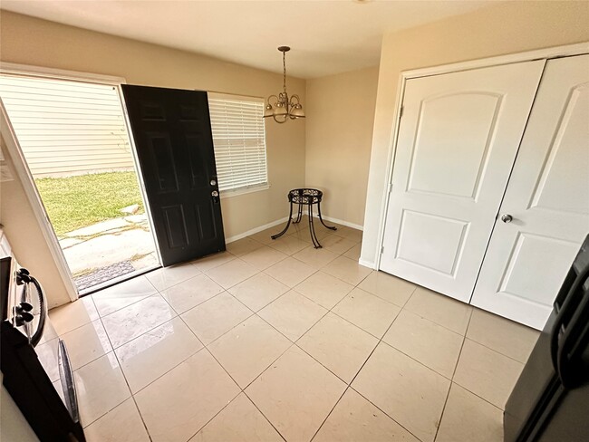 Building Photo - 2618 Hill Ave