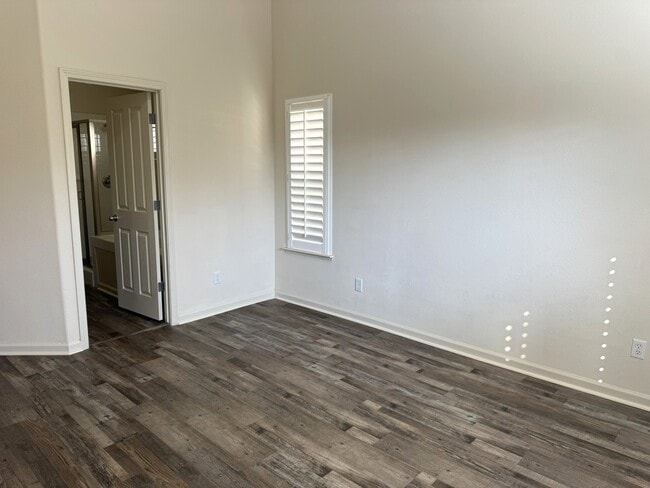 Building Photo - 10824 N Bunker Hill Dr