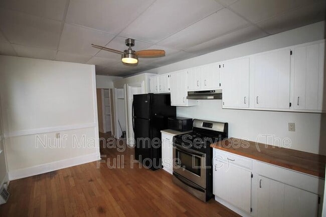 Building Photo - 452 Pearl St