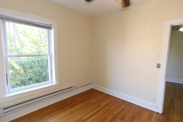 Building Photo - 956 W Cornelia Ave