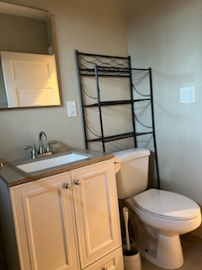 Building Photo - Cozy Home for rent in Exeter