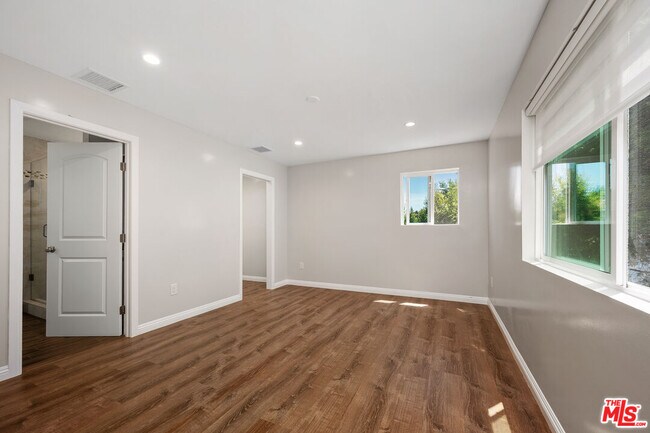 Building Photo - 2325 Selby Ave