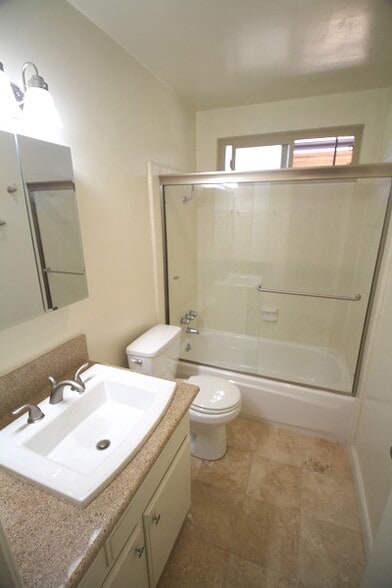 Building Photo - 301 Knob Hill Ave