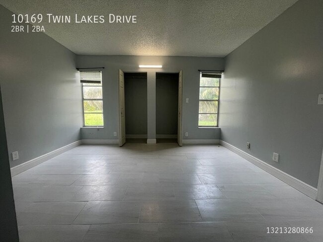 Building Photo - 10169 Twin Lakes Dr
