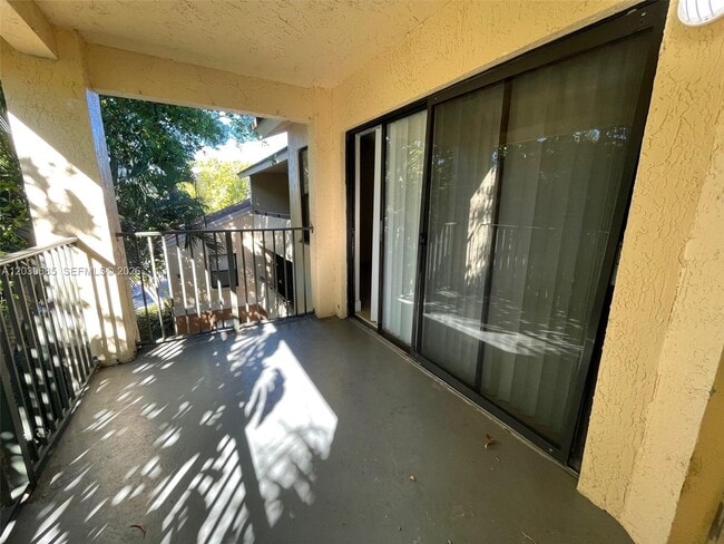 Building Photo - 9999 Summerbreeze Dr