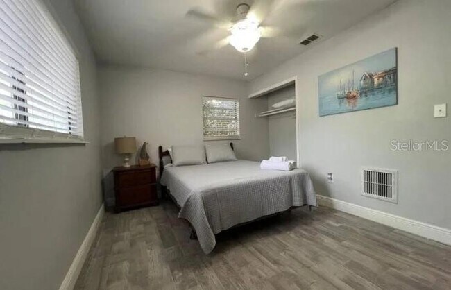 Building Photo - 709 W Bayshore Dr