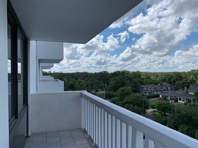 Balcony - 400 E Colonial Dr